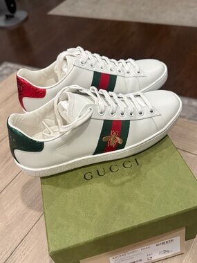 Gucci Women’s Ace Bee Sneakers - size 6.5